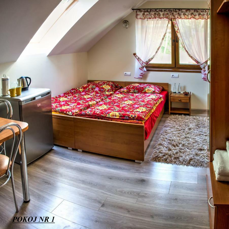Domki I Pokoje U Borsa Lesko Bagian luar foto