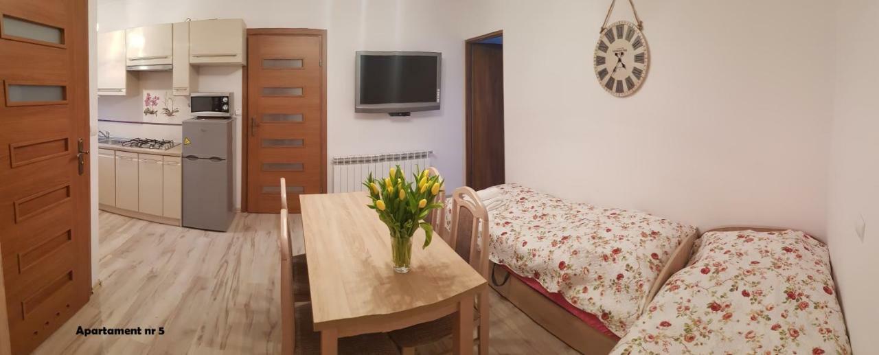 Domki I Pokoje U Borsa Lesko Bagian luar foto